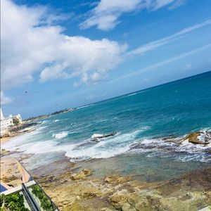 Meet your Posher, Ava